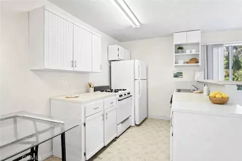 Kitchen - 15 La Crescenta Dr, Camarillo, CA 93010 photo 5 of 6