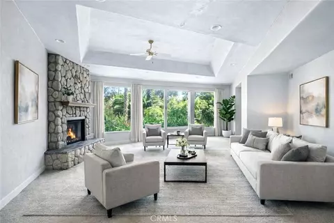 Living - 15 La Crescenta Dr, Camarillo, CA 93010 photo 4 of 10