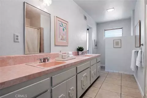 Bath - 15 La Crescenta Dr, Camarillo, CA 93010 photo 4 of 7