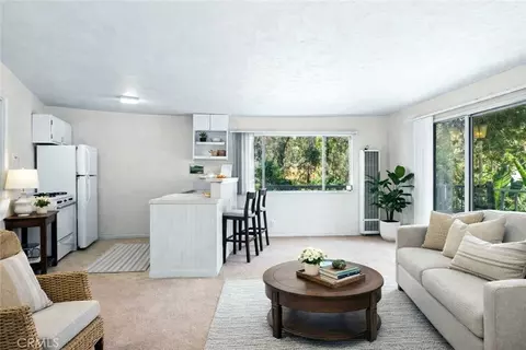 Living - 15 La Crescenta Dr, Camarillo, CA 93010 photo 7 of 10