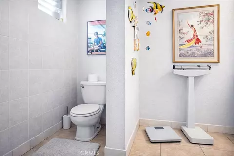 Bath - 15 La Crescenta Dr, Camarillo, CA 93010 photo 1 of 7