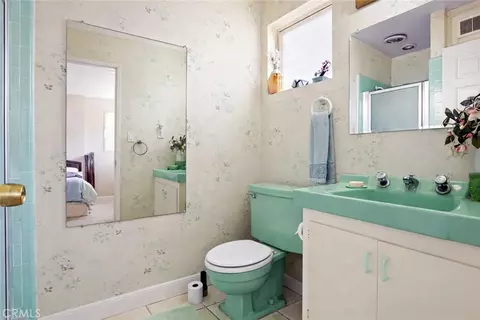 Bath - 15 La Crescenta Dr, Camarillo, CA 93010 photo 2 of 7