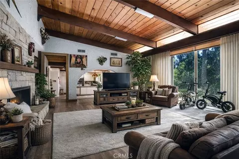 Living - 15 La Crescenta Dr, Camarillo, CA 93010 photo 3 of 10