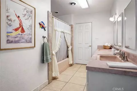 Bath - 15 La Crescenta Dr, Camarillo, CA 93010 photo 3 of 7