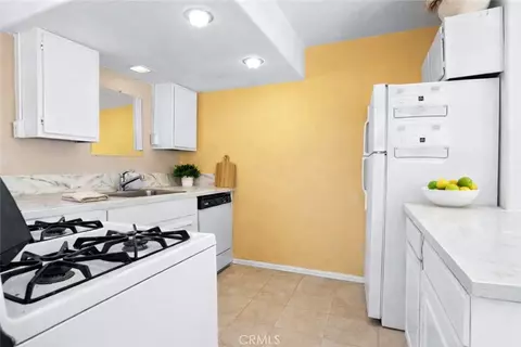 Kitchen - 15 La Crescenta Dr, Camarillo, CA 93010 photo 3 of 6