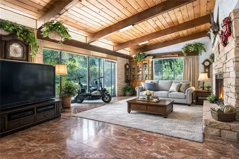 Living - 15 La Crescenta Dr, Camarillo, CA 93010 photo 2 of 10