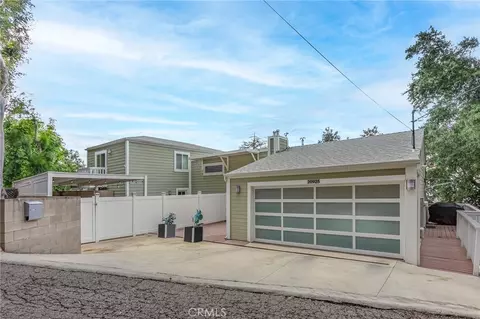 20925 Almazan Rd, Woodland Hills, CA 91364