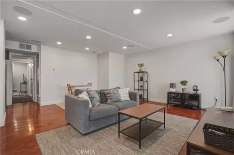 6151 Reseda Blvd #13, Tarzana, CA 91335