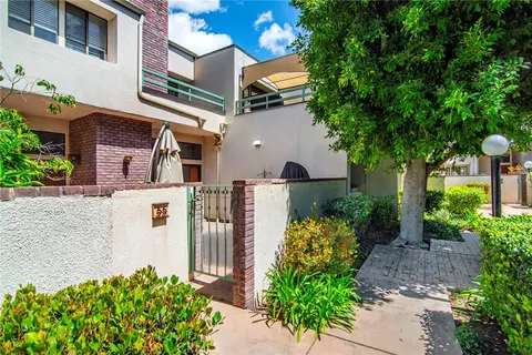 18739 Hatteras St #55, Tarzana, CA 91356