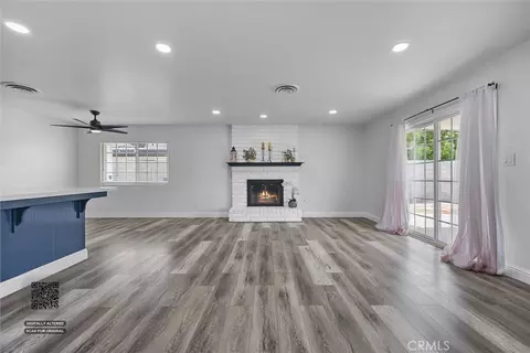 Living - 3113 Pendleton Ct, Bakersfield, CA 93309 photo 5 of 8