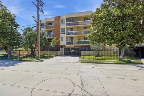5143 Bakman #104, North Hollywood, CA 91601
