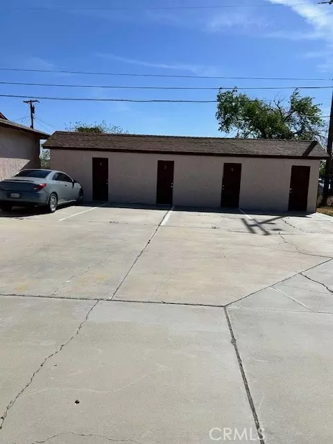 Exterior - 15430 Meyer Rd, Mojave, CA 93501 photo 3 of 4