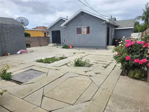 Exterior - 938 S Tajauta Ave, Compton, CA 90220 photo 2 of 3