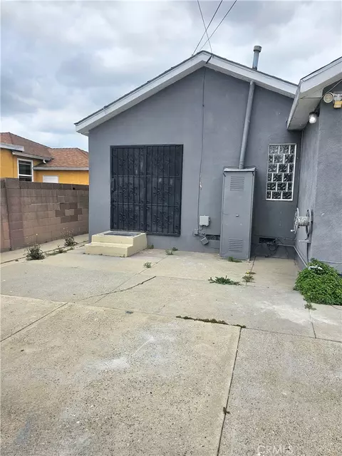 Exterior - 938 S Tajauta Ave, Compton, CA 90220 photo 3 of 3