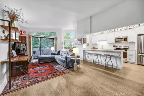 5805 Whitsett Ave #201, Valley Village, CA 91607