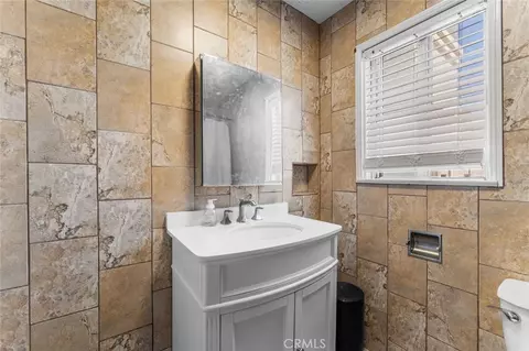 Bath - 7431 Vanalden, Reseda, CA 91335 photo 1 of 1