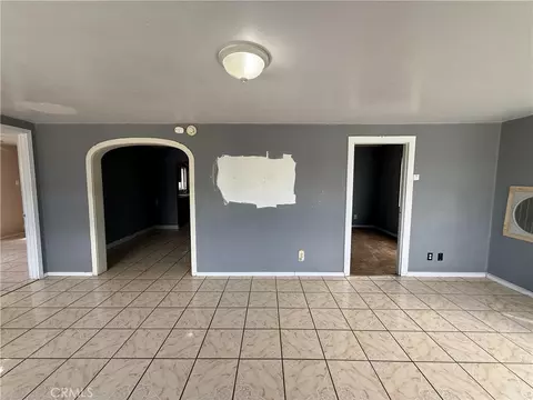 Living - 407 E St, Taft, CA 93268 photo 3 of 4