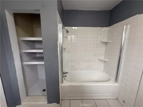 Bath - 407 E St, Taft, CA 93268 photo 1 of 7