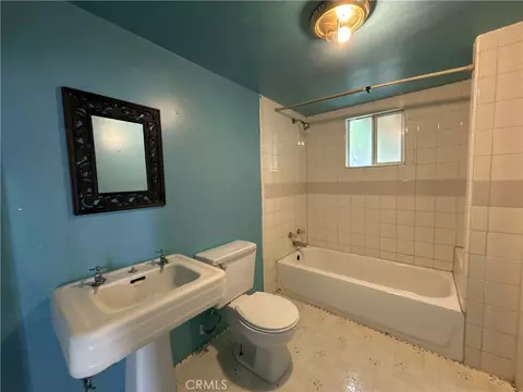 Bath - 407 E St, Taft, CA 93268 photo 6 of 7