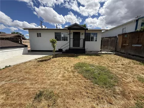 Exterior - 407 E St, Taft, CA 93268 photo 1 of 11