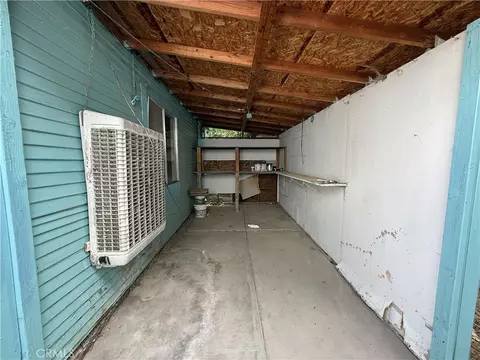 Exterior - 407 E St, Taft, CA 93268 photo 8 of 11