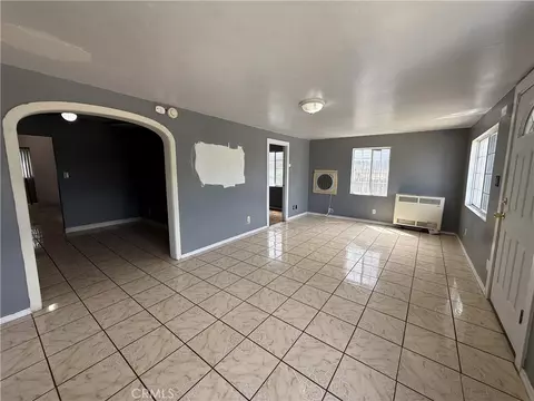 Living - 407 E St, Taft, CA 93268 photo 2 of 4