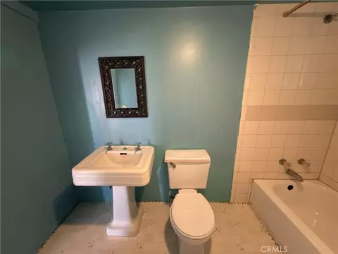 Bath - 407 E St, Taft, CA 93268 photo 7 of 7
