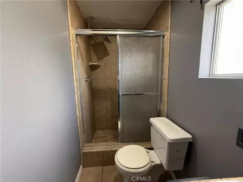 Bath - 407 E St, Taft, CA 93268 photo 5 of 7