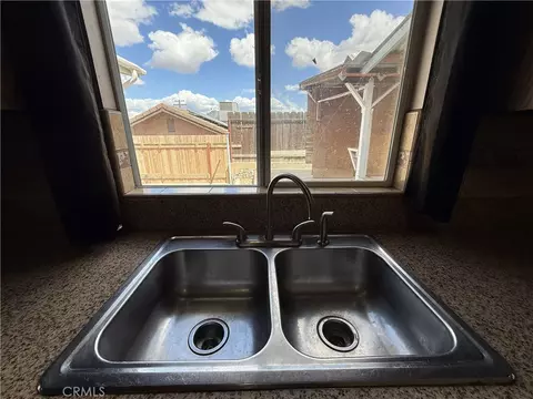 Kitchen - 407 E St, Taft, CA 93268 photo 3 of 3