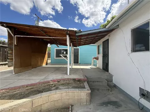 Exterior - 407 E St, Taft, CA 93268 photo 6 of 11
