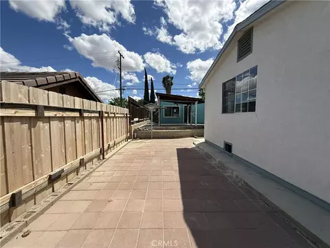 Exterior - 407 E St, Taft, CA 93268 photo 3 of 11