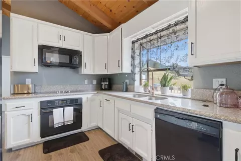 Kitchen - 26201 Cumberland, Tehachapi, CA 93561 photo 2 of 2