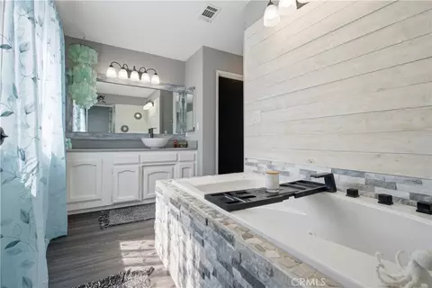 Bath - 26201 Cumberland, Tehachapi, CA 93561 photo 1 of 5