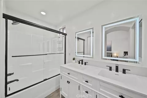 Bath - 28341 Willow Ct, Saugus, CA 91350 photo 3 of 3