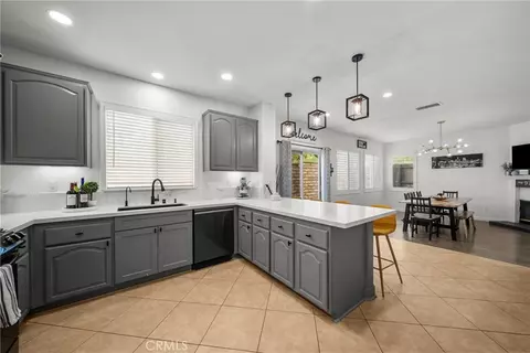 Kitchen - 28341 Willow Ct, Saugus, CA 91350 photo 2 of 3