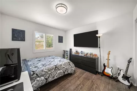 Bedroom - 28341 Willow Ct, Saugus, CA 91350 photo 3 of 6