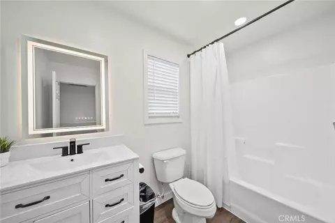 Bath - 28341 Willow Ct, Saugus, CA 91350 photo 2 of 3