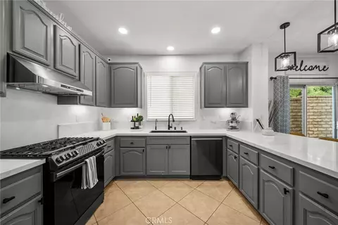 Kitchen - 28341 Willow Ct, Saugus, CA 91350 photo 3 of 3