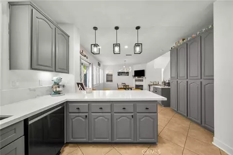 Kitchen - 28341 Willow Ct, Saugus, CA 91350 photo 4 of 4