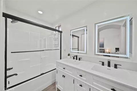 Bath - 28341 Willow Ct, Saugus, CA 91350 photo 3 of 3