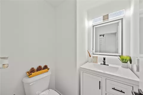 Bath - 28341 Willow Ct, Saugus, CA 91350 photo 1 of 3