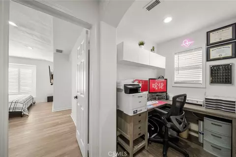 Entry Way - 28341 Willow Ct, Saugus, CA 91350 photo 3 of 4