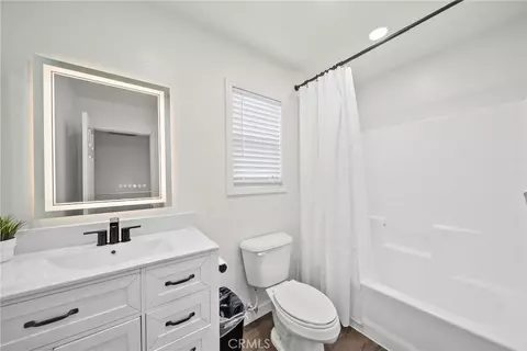 Bath - 28341 Willow Ct, Saugus, CA 91350 photo 2 of 3