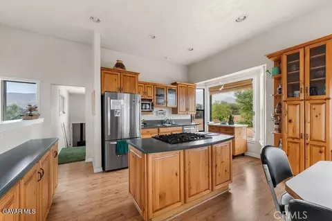 Kitchen - 17041 Summers Dr, Tehachapi, CA 93561 photo 2 of 2