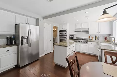 Kitchen - 22138 Copper Hl, Saugus, CA 91350 photo 4 of 5