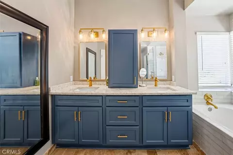 Bath - 22138 Copper Hl, Saugus, CA 91350 photo 2 of 4