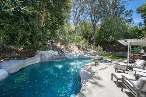 Exterior - 22138 Copper Hl, Saugus, CA 91350 photo 4 of 9