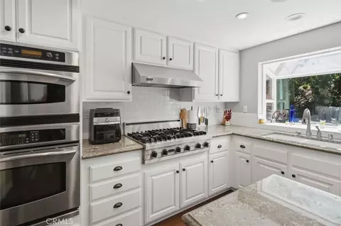 Kitchen - 22138 Copper Hl, Saugus, CA 91350 photo 3 of 5