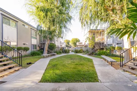 6041 Fountain Park St #9, Woodland Hills, CA 91367