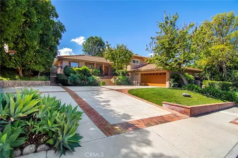 22548 Waterbury St, Woodland Hills, CA 91364